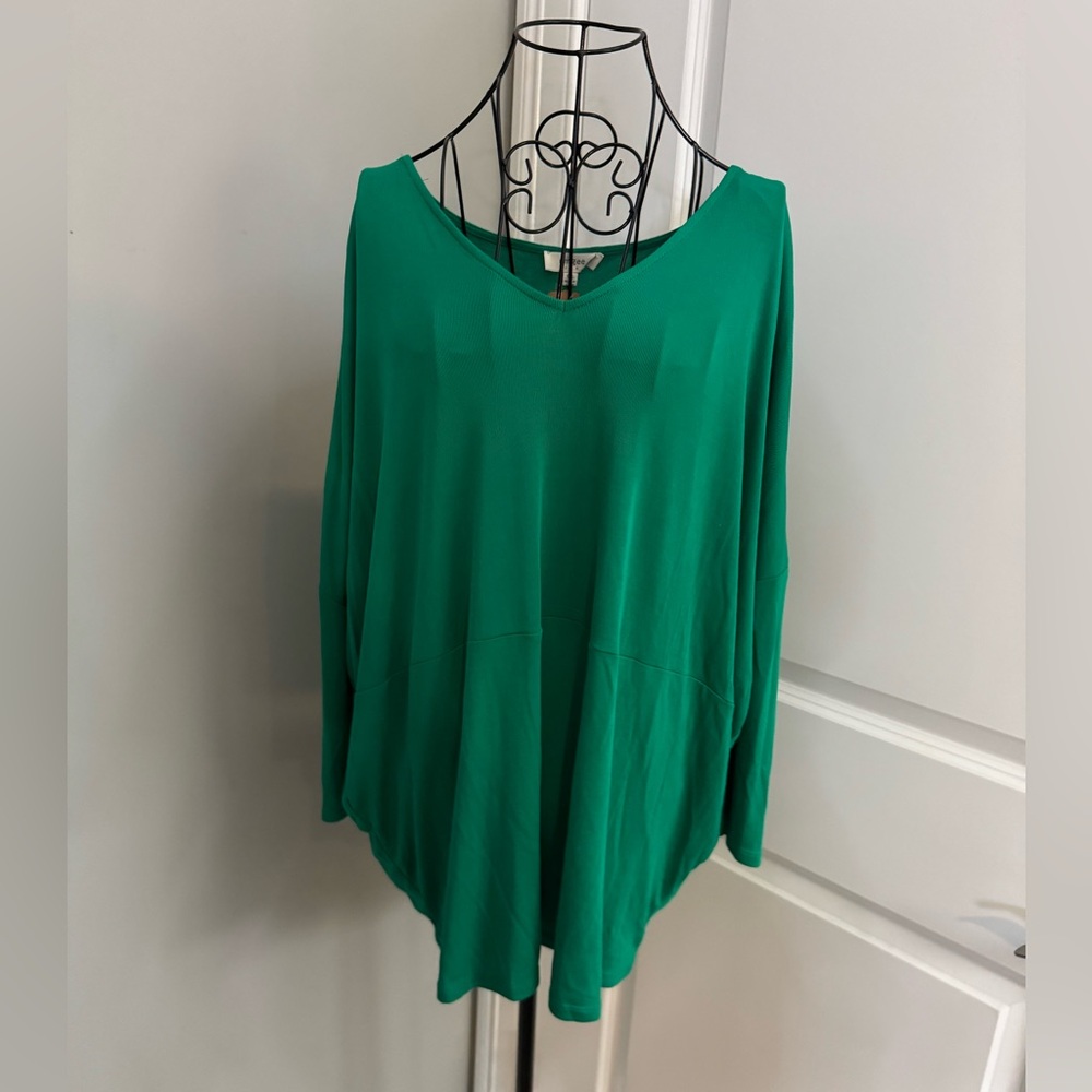 NWT Umgee Kelly Green V Neck Top in Size 1XL